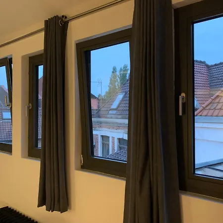 Galerie Jacqueline Storme בית הארחה